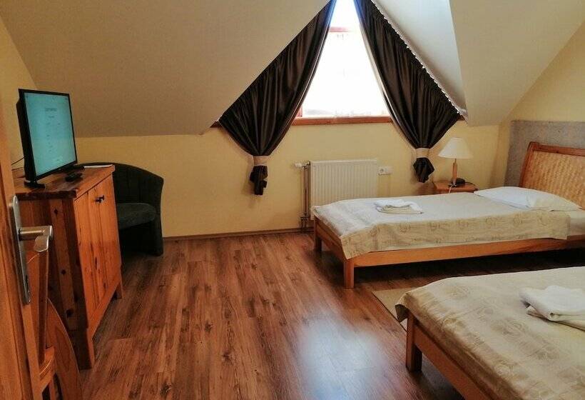 בית מלון כפרי Józsi Bácsi Vendéglője és Szállodája