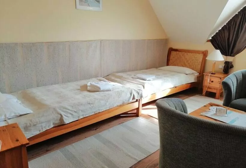 ホテル Józsi Bácsi Vendéglője és Szállodája