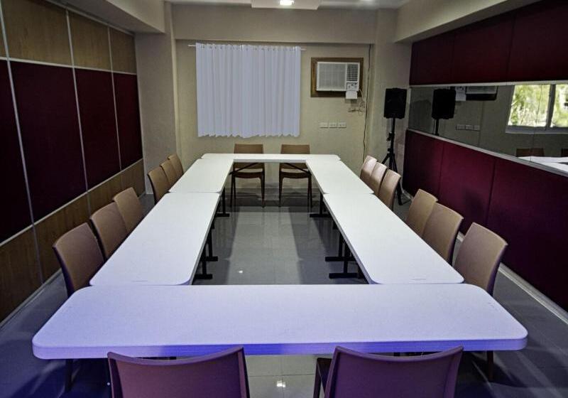 فندق Mango Suites