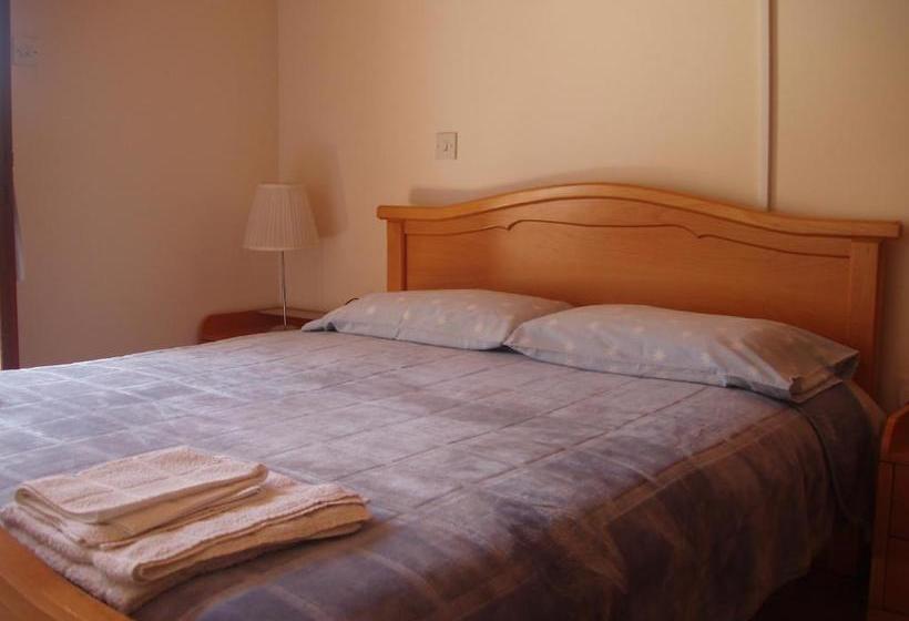 בית מלון כפרי Niovi Traditional Houses