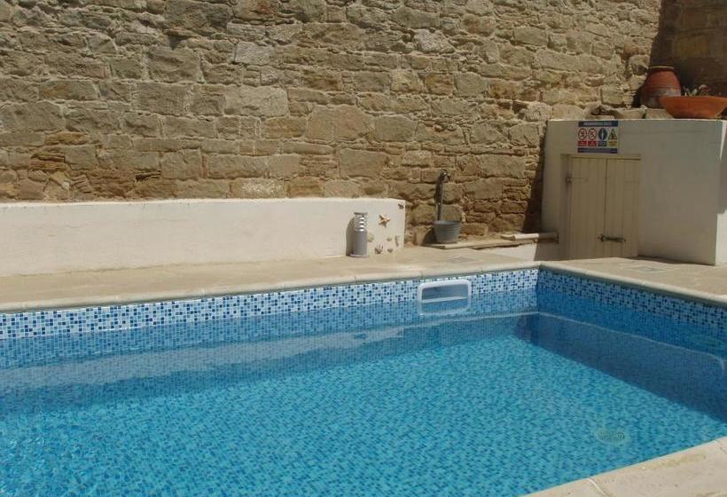 בית מלון כפרי Niovi Traditional Houses