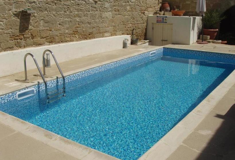 בית מלון כפרי Niovi Traditional Houses