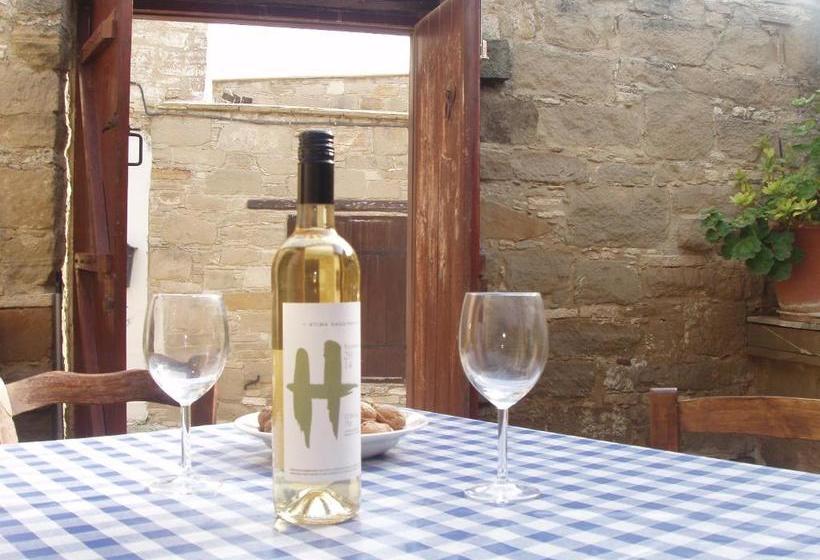 בית מלון כפרי Niovi Traditional Houses