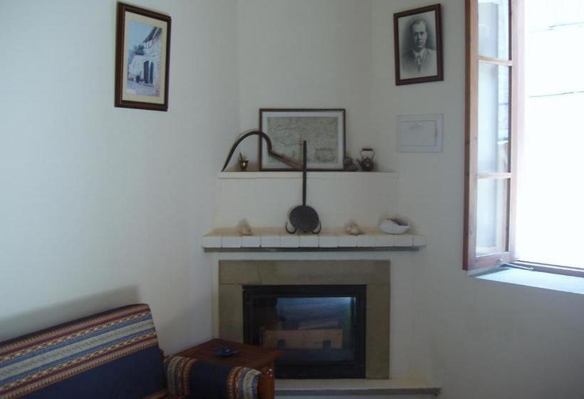 בית מלון כפרי Niovi Traditional Houses