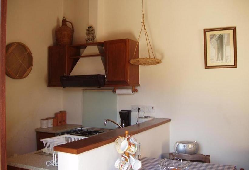 בית מלון כפרי Niovi Traditional Houses