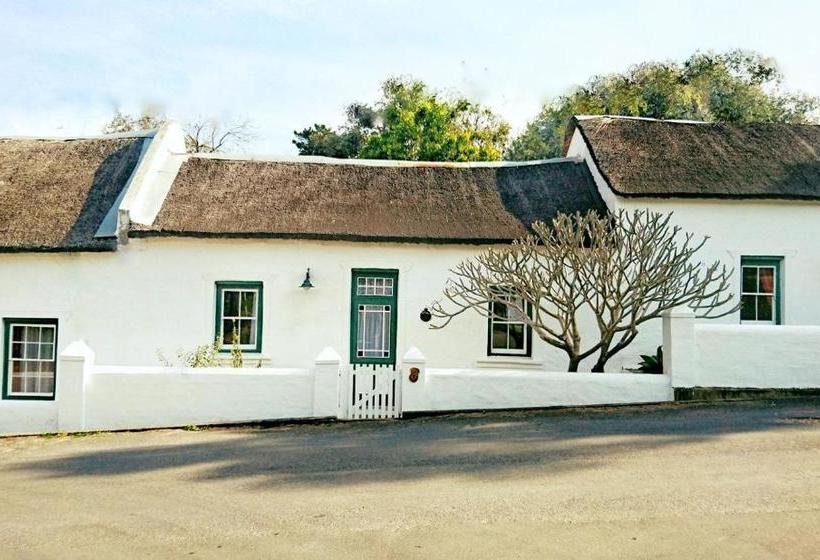 ホテル Old Thatch Lodge