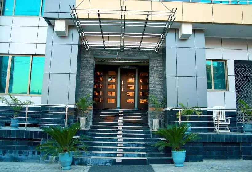 هتل One Abbottabad