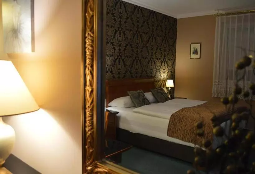 Hotel Platán