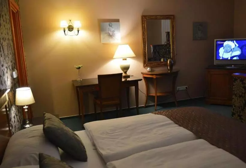 Hotel Platán