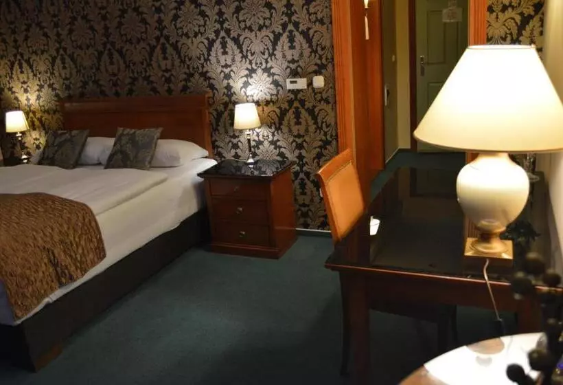 Hotel Platán