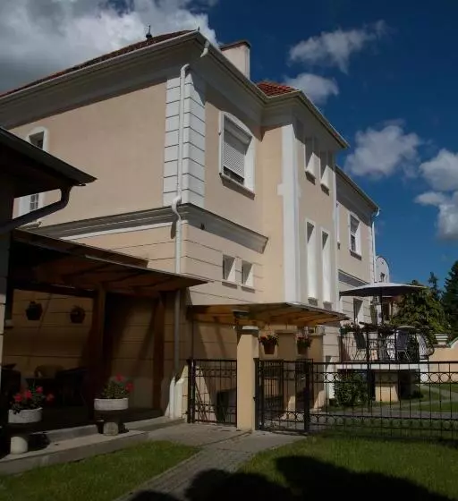 Hotel Platán