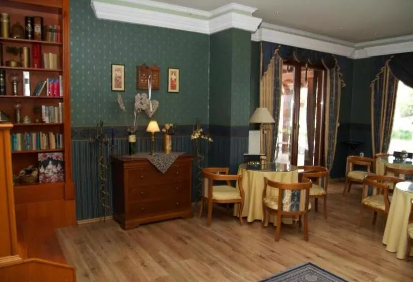 Hotel Platán