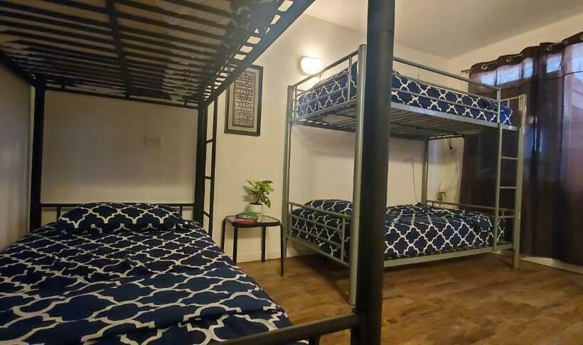 فندق The Beach Waikiki Boutique Hostel