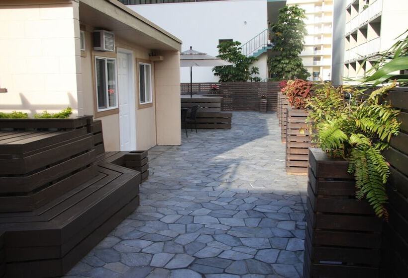 فندق The Beach Waikiki Boutique Hostel