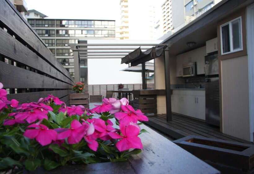 فندق The Beach Waikiki Boutique Hostel