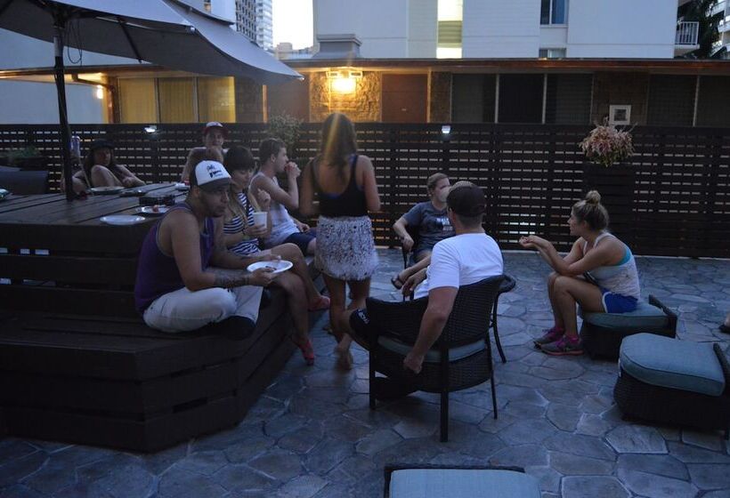 فندق The Beach Waikiki Boutique Hostel