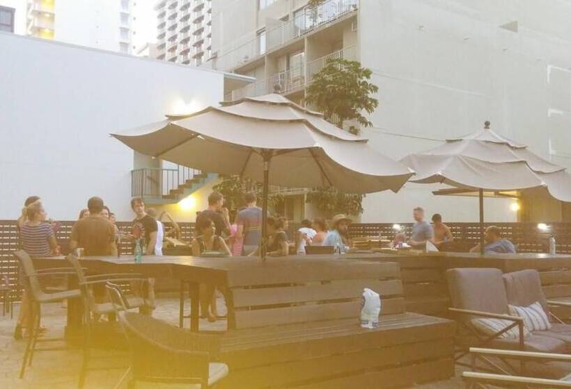 فندق The Beach Waikiki Boutique Hostel