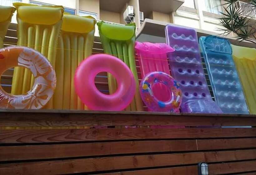 فندق The Beach Waikiki Boutique Hostel