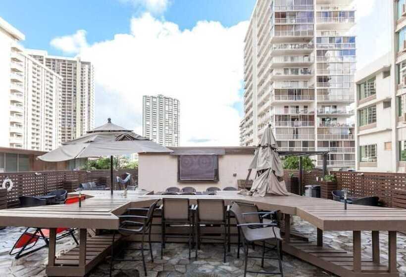 فندق The Beach Waikiki Boutique Hostel