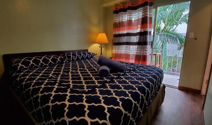 فندق The Beach Waikiki Boutique Hostel