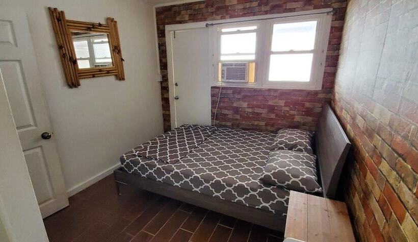 فندق The Beach Waikiki Boutique Hostel