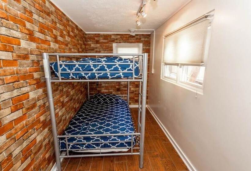 فندق The Beach Waikiki Boutique Hostel