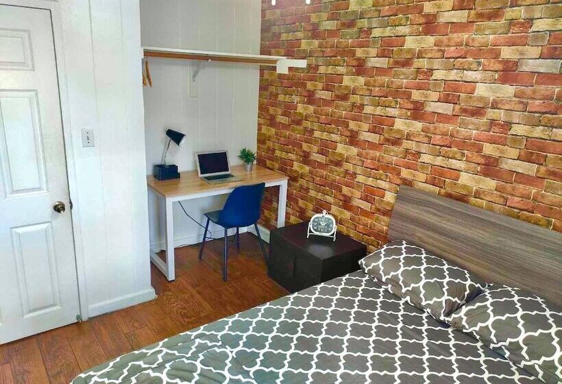 فندق The Beach Waikiki Boutique Hostel