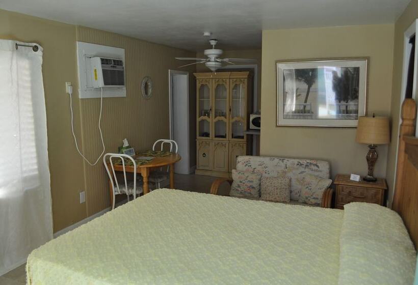 Oceanfront Sea Scape Motel