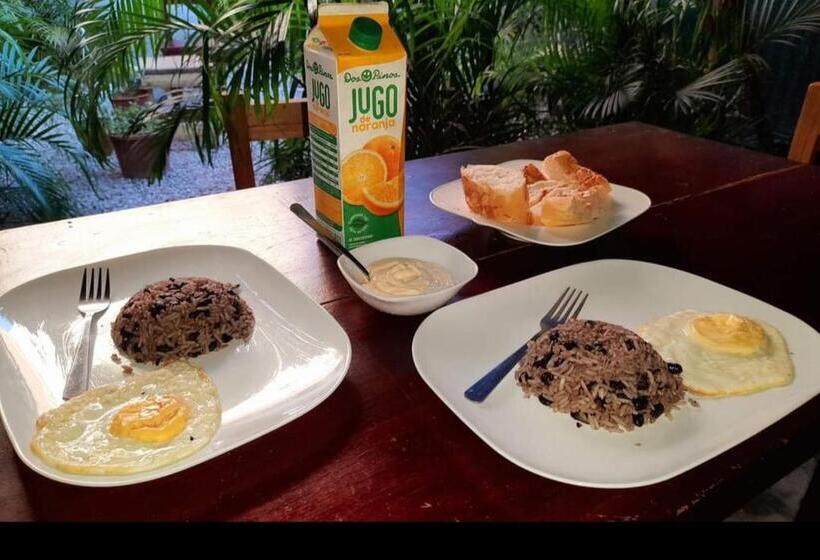 تختخواب و صبحانه Hospedaje Yunandre