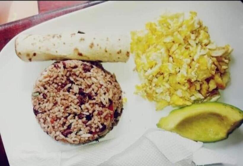 تختخواب و صبحانه Hospedaje Yunandre