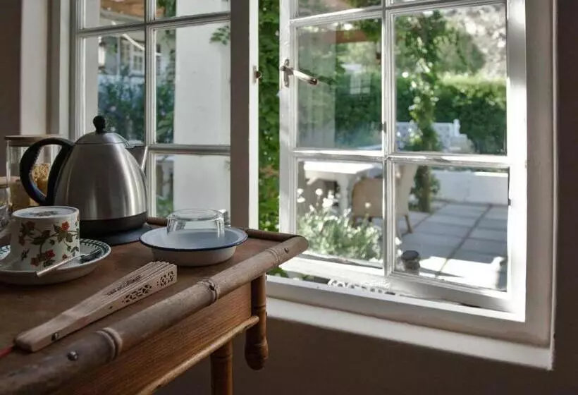 ベッドアンドブレックファースト The Montagu Coach House