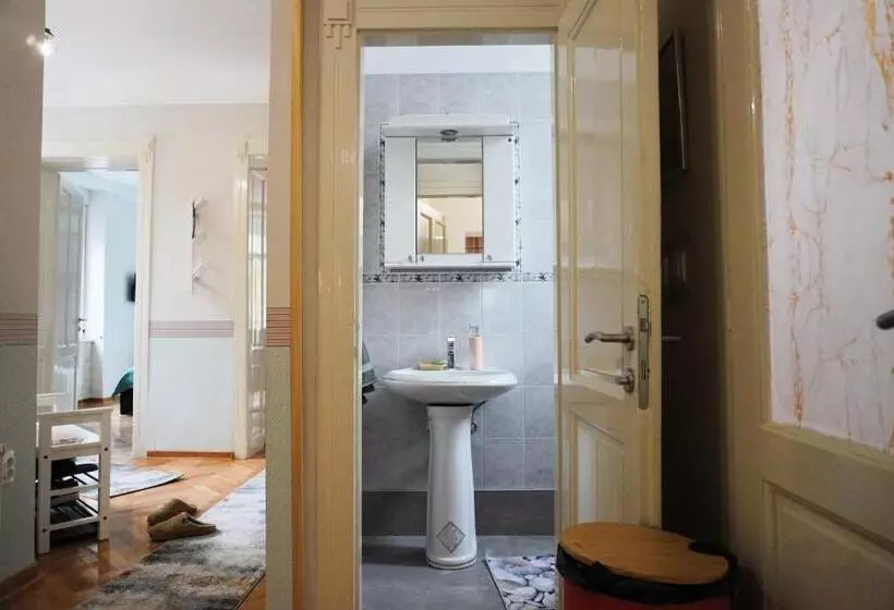 Gracia Apartment