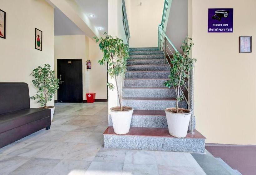 호텔 Oyo Flagship Leo Club