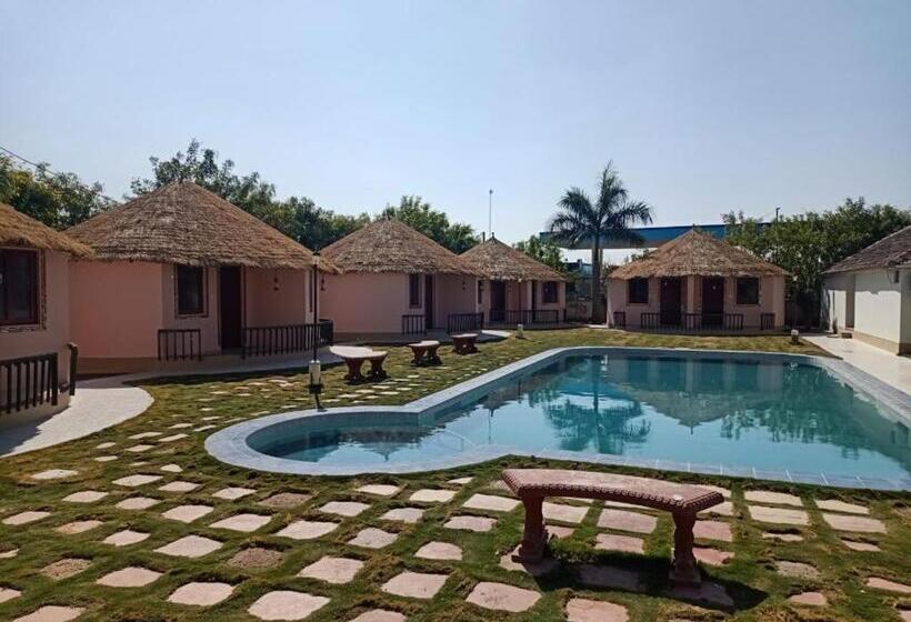 Hotel The Village Resort