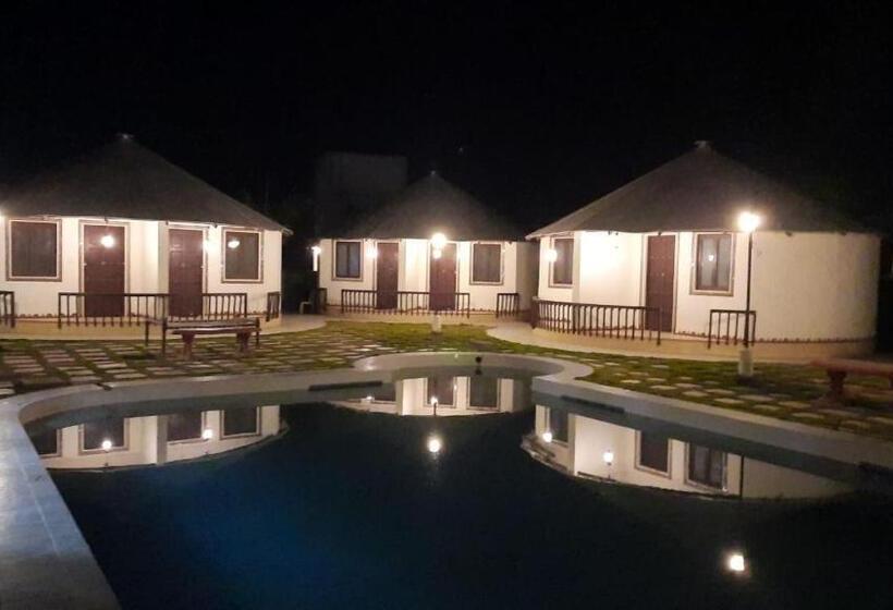 Hotel The Village Resort