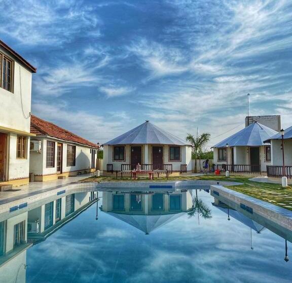 Hotel The Village Resort