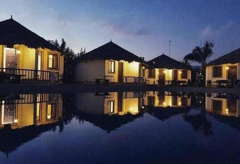 Hotel The Village Resort