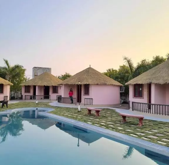 ホテル The Village Resort