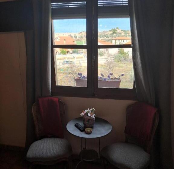 بنسيون Ca La Serreta