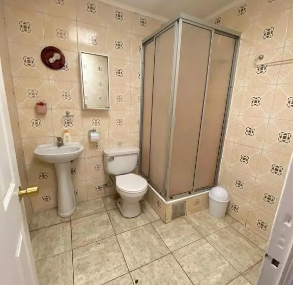 ペンション Hostal F&p
