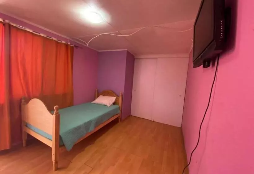 ペンション Hostal F&p