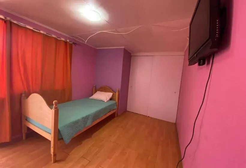 ペンション Hostal F&p