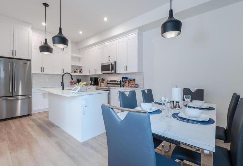 پانسیون Room 2 Of Lovely Home, Montgomery Downtown Calgary