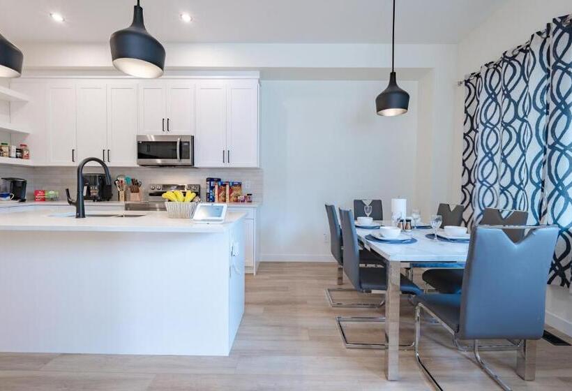 پانسیون Room 2 Of Lovely Home, Montgomery Downtown Calgary