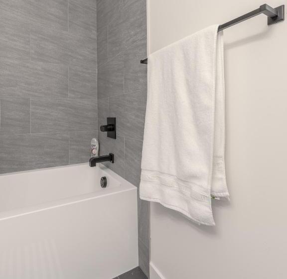 پانسیون Room 2 Of Lovely Home, Montgomery Downtown Calgary