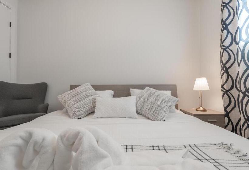 پانسیون Room 2 Of Lovely Home, Montgomery Downtown Calgary