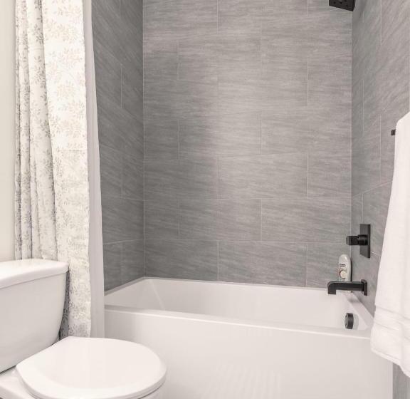 پانسیون Room 2 Of Lovely Home, Montgomery Downtown Calgary