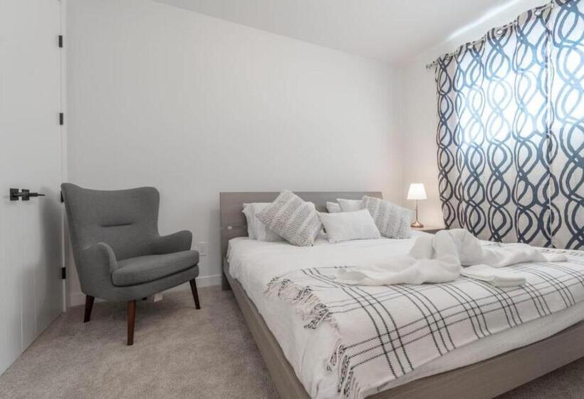 پانسیون Room 2 Of Lovely Home, Montgomery Downtown Calgary
