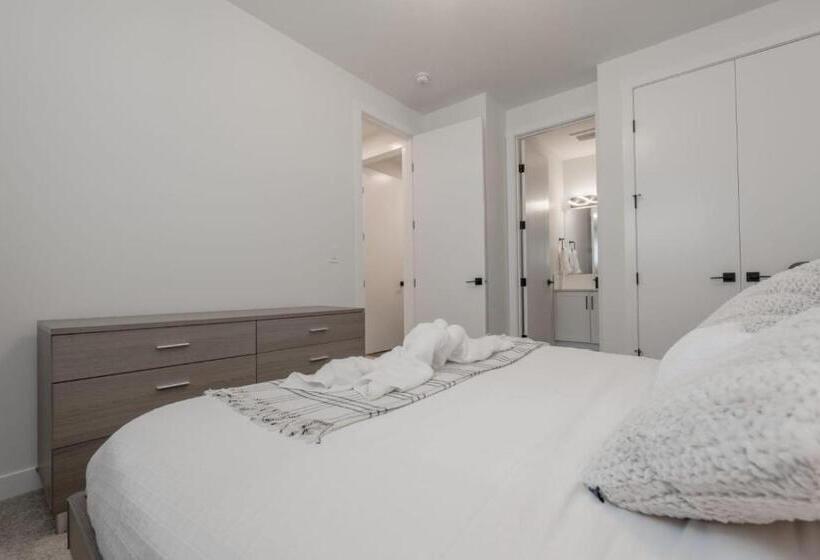 پانسیون Room 2 Of Lovely Home, Montgomery Downtown Calgary