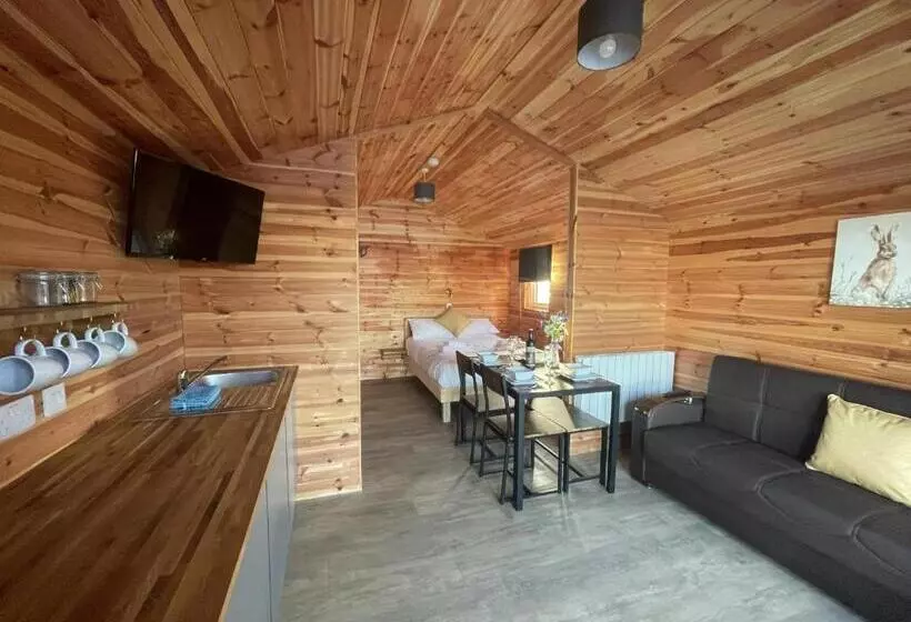 Lomakeskus Lakeside Fishing Retreats